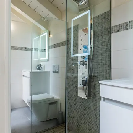 Spacious Duplex In The Heart Of Lejlighed
