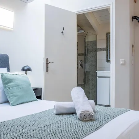 Spacious Duplex In The Heart Of *